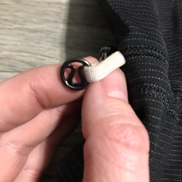 Lululemon Black and White built in bra; size 6 - Picture 4 of 8